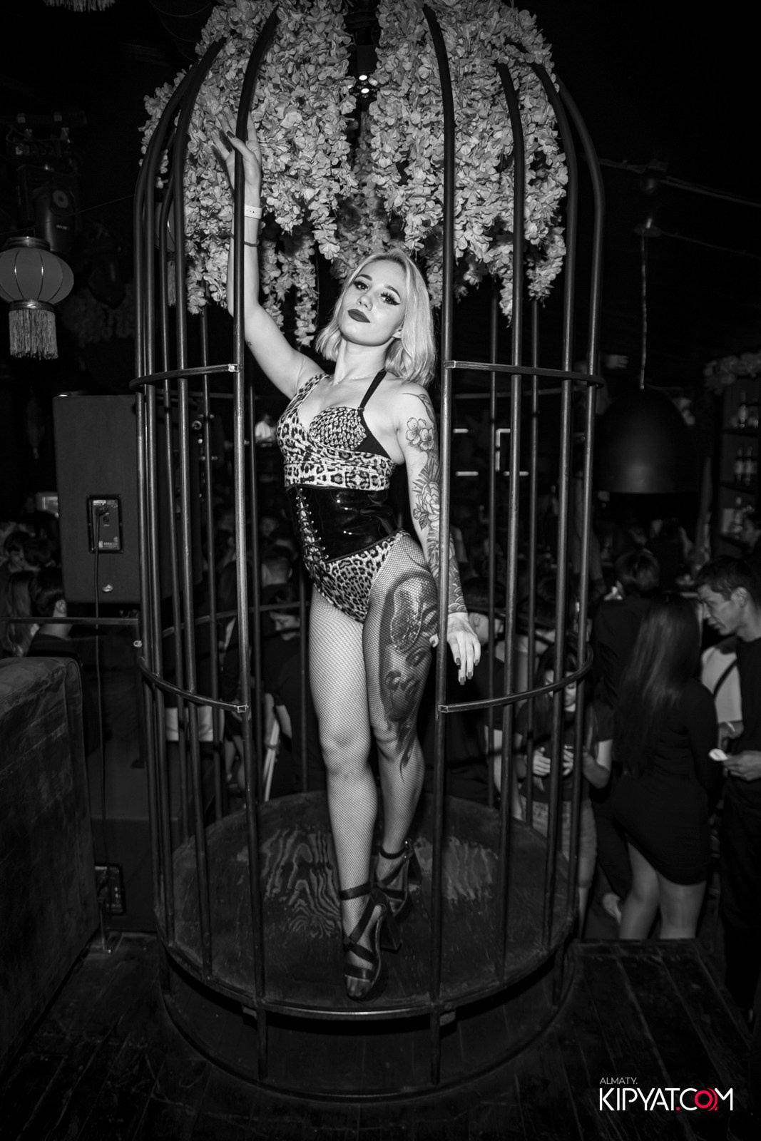 UYAT EMES BAR. КИПЯТКОМ АЛМАТЫ!