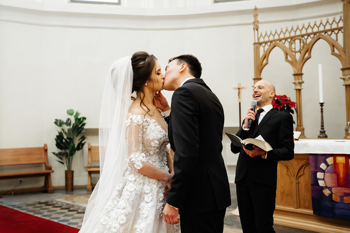 Свадьба в Москве с эмоциональным христианским венчанием. Архитектурный и интерьерный фотограф в Краснодаре | Дмитрий Демской