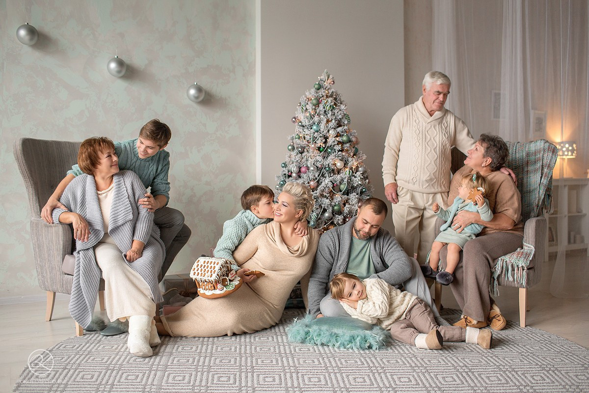 Новогодняя семейная фотосессия в студии
