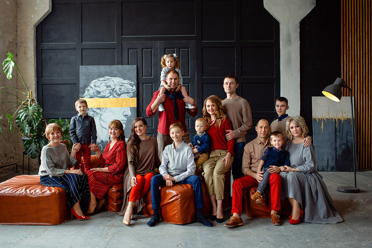 Семейная фотосессия в студии и дома Спб портфолио Насти Околот
