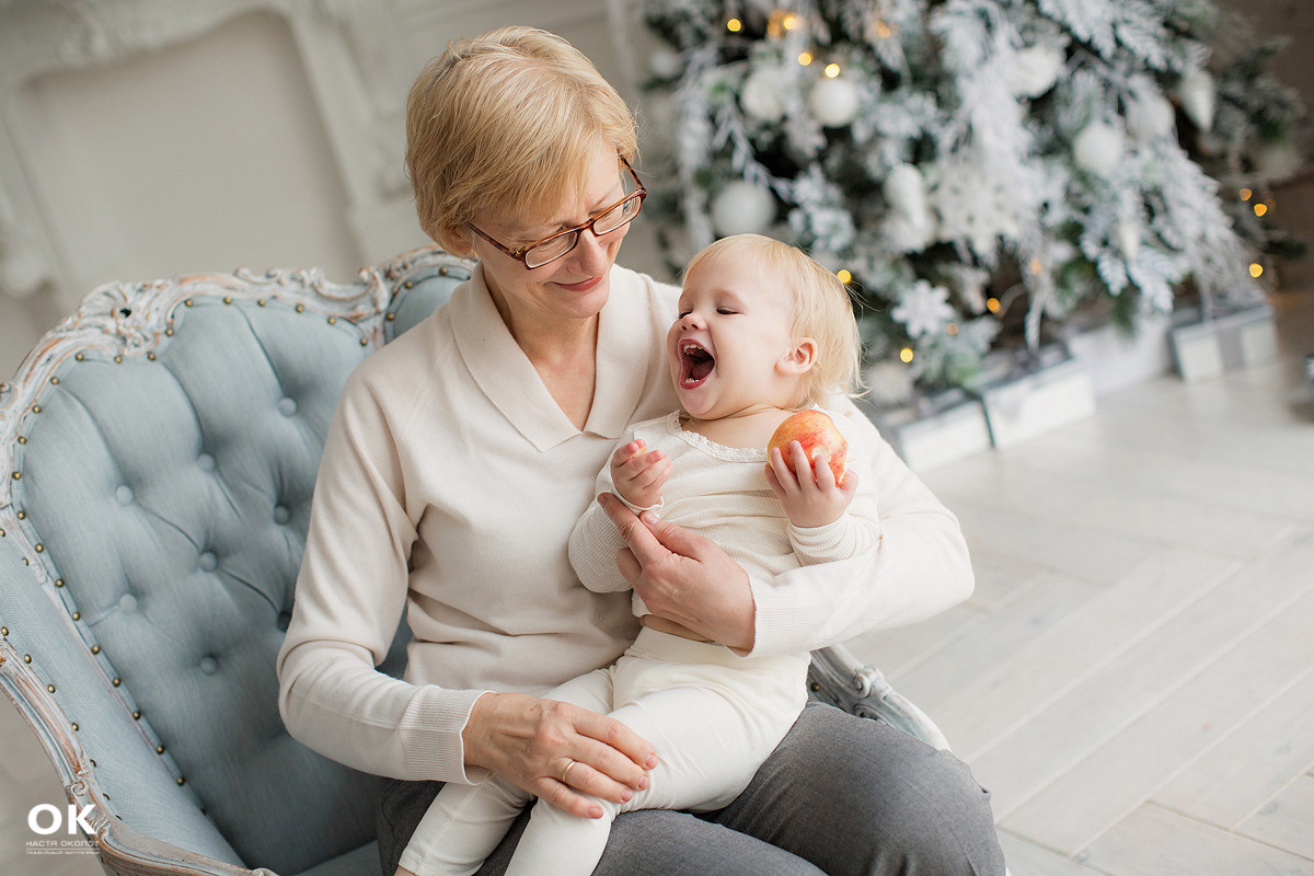 Семейная фотосессия в студии и дома Спб портфолио Насти Околот