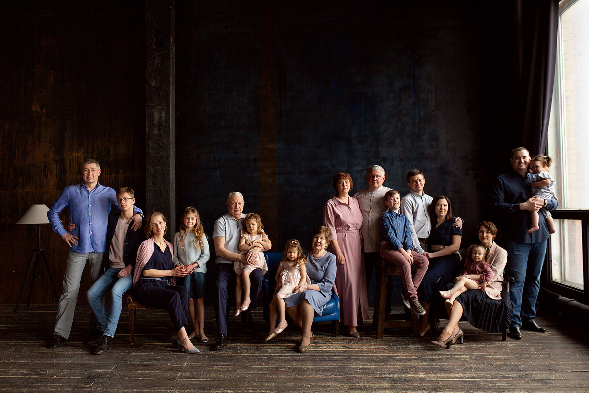 Семейная фотосессия в студии и дома Спб портфолио Насти Околот