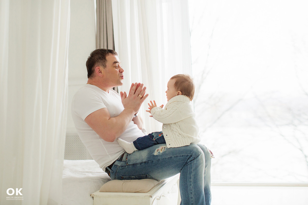 Семейная фотосессия в студии и дома Спб портфолио Насти Околот