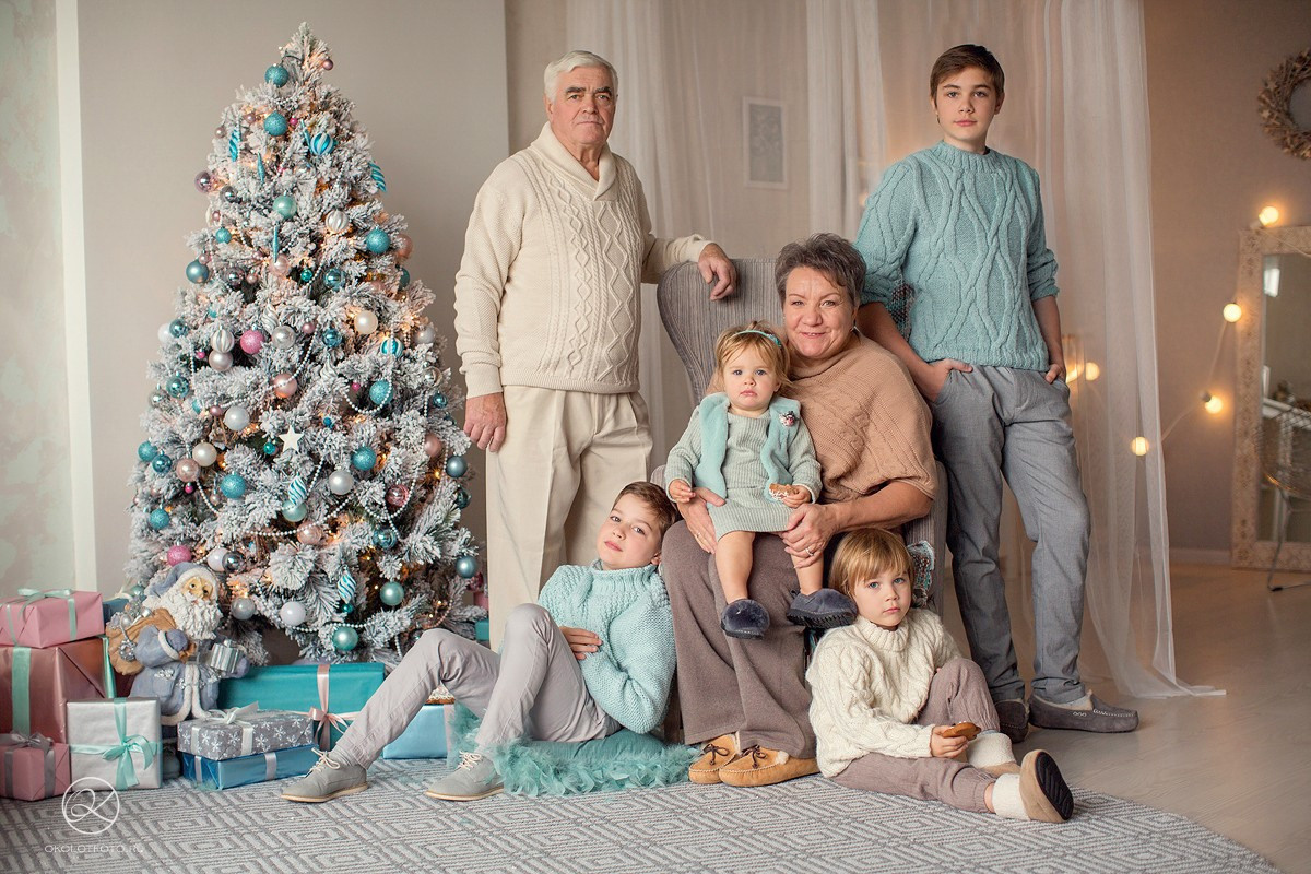 Новогодняя семейная фотосессия в студии