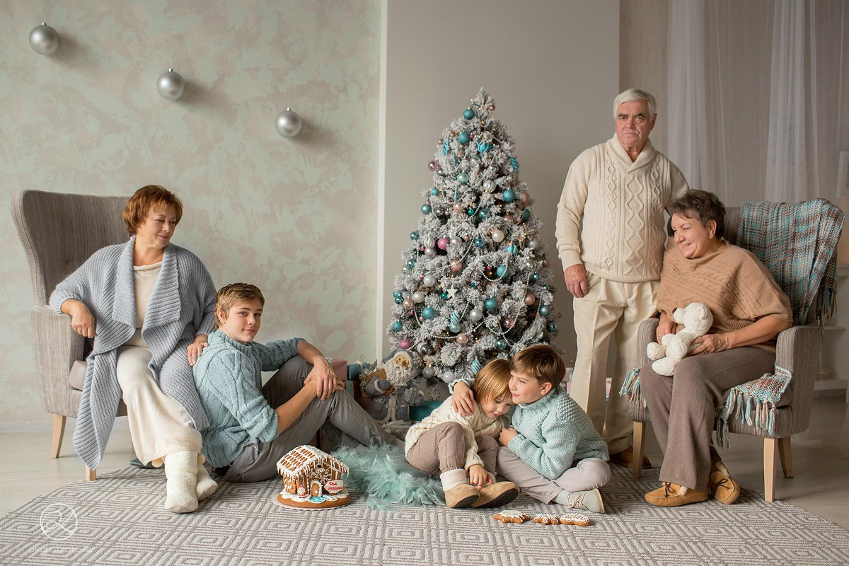 Новогодняя семейная фотосессия в студии
