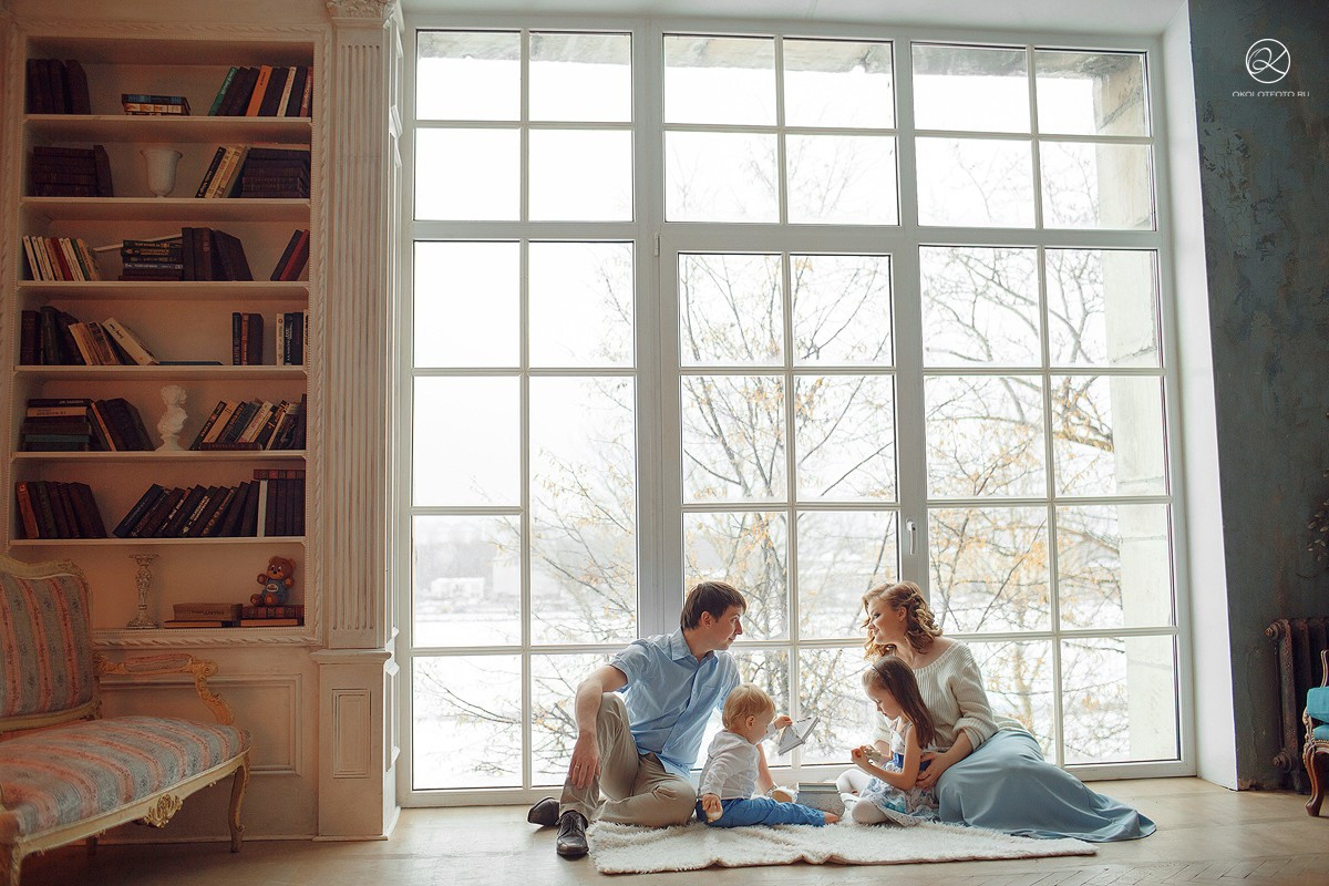 Семейная фотосессия в студии и дома Спб портфолио Насти Околот