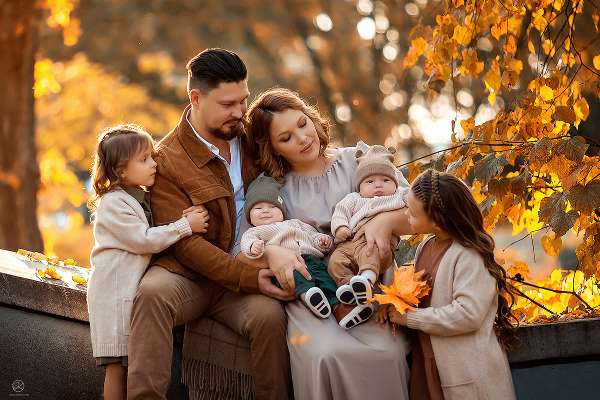 Семейная фотосессия осенняя в парке Спб