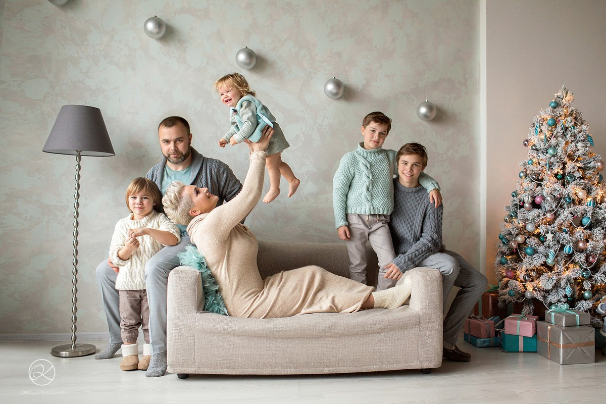 Новогодняя семейная фотосессия в студии
