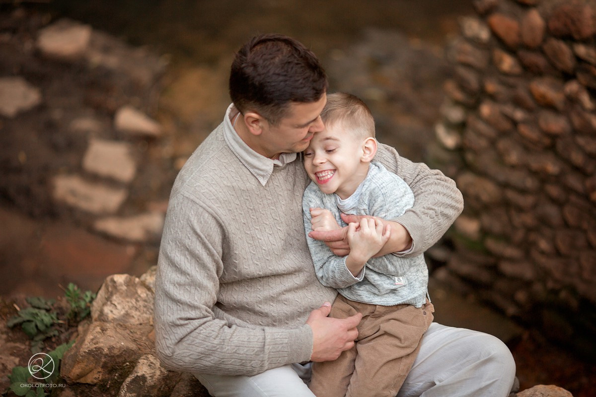 Фотосессия большой семьи на прогулке