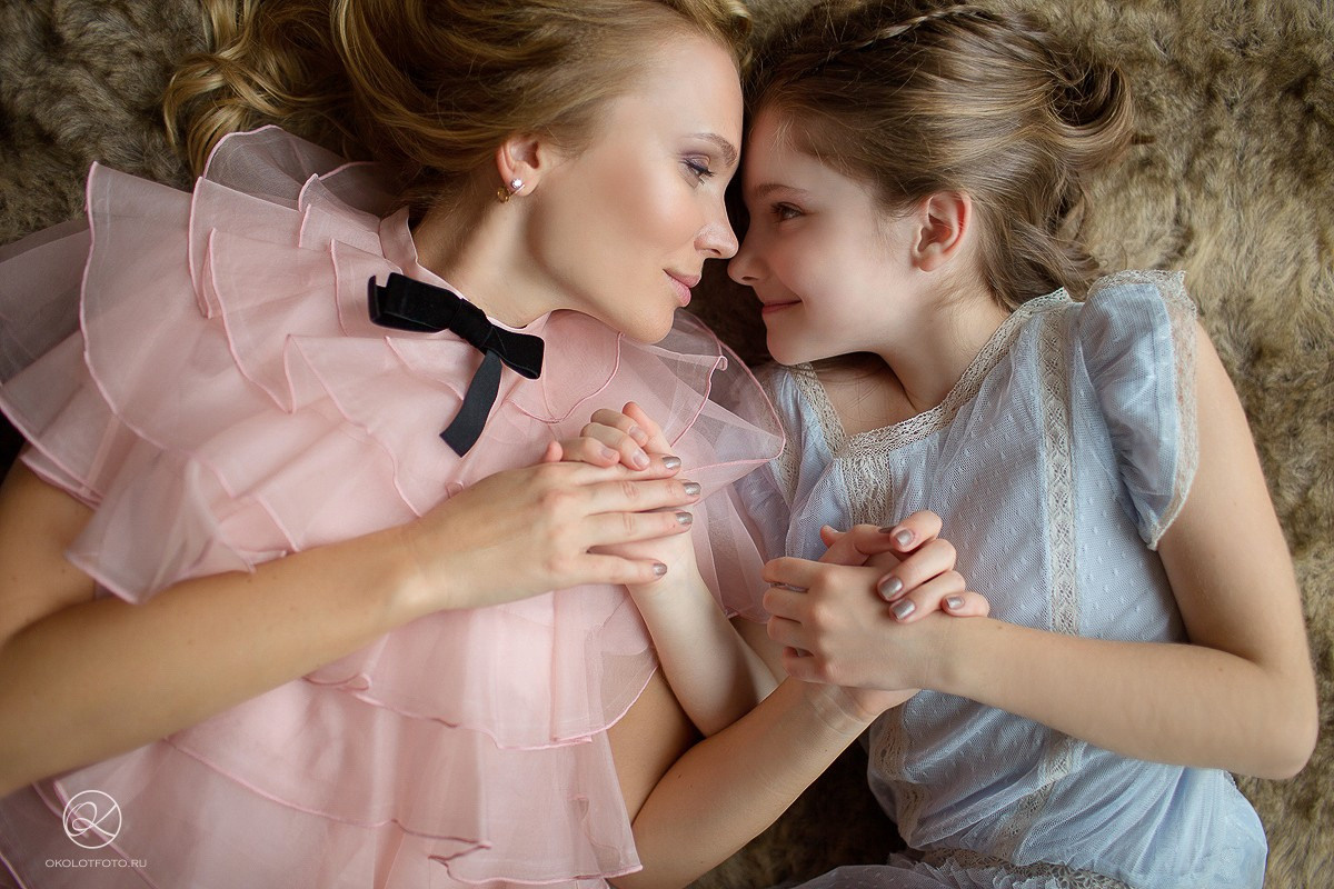 Семейная фотосессия в студии и дома Спб портфолио Насти Околот