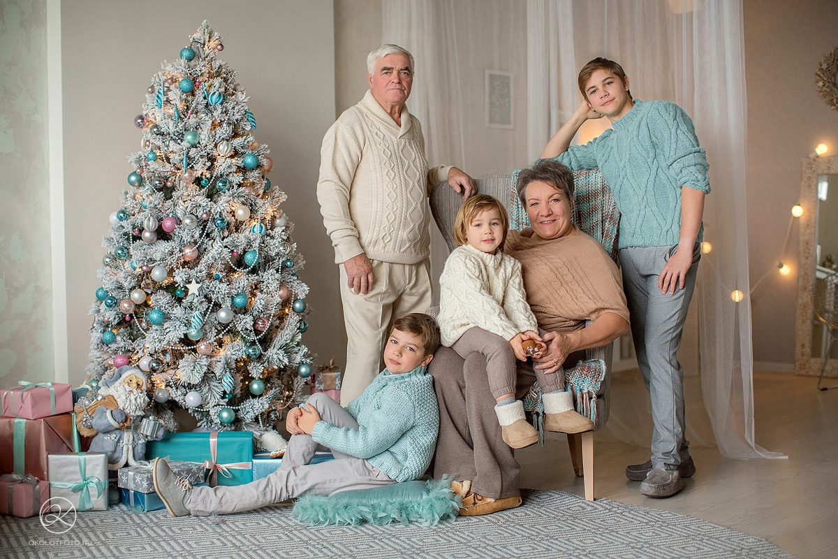 Новогодняя семейная фотосессия в студии