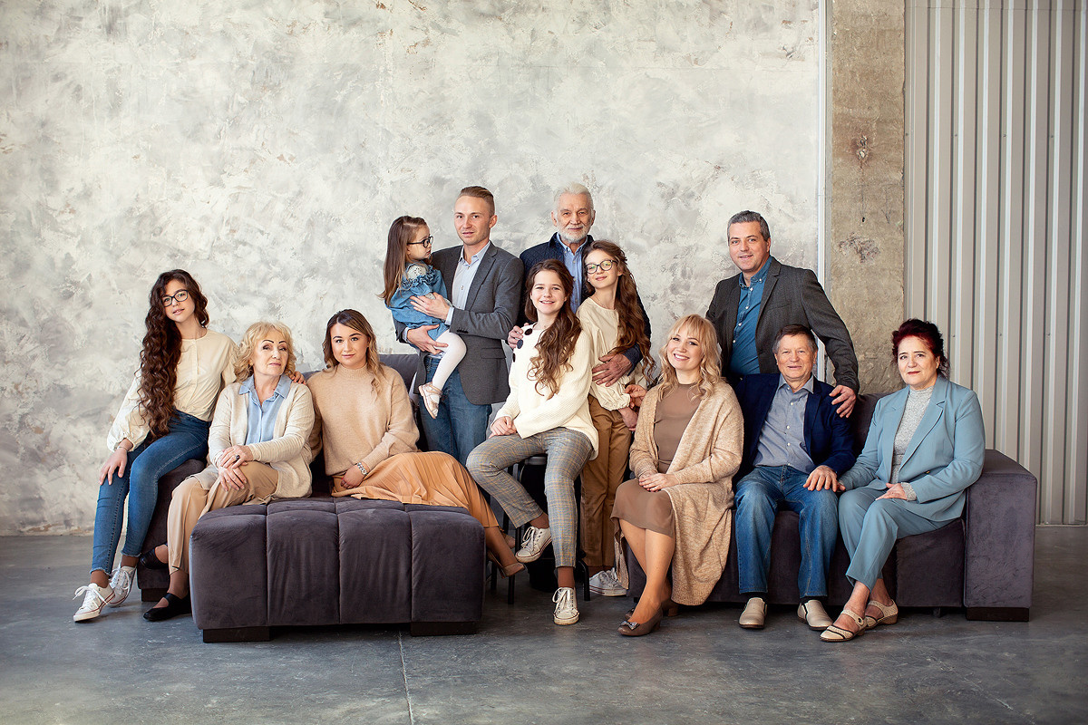 Семейная фотосессия в студии и дома Спб портфолио Насти Околот