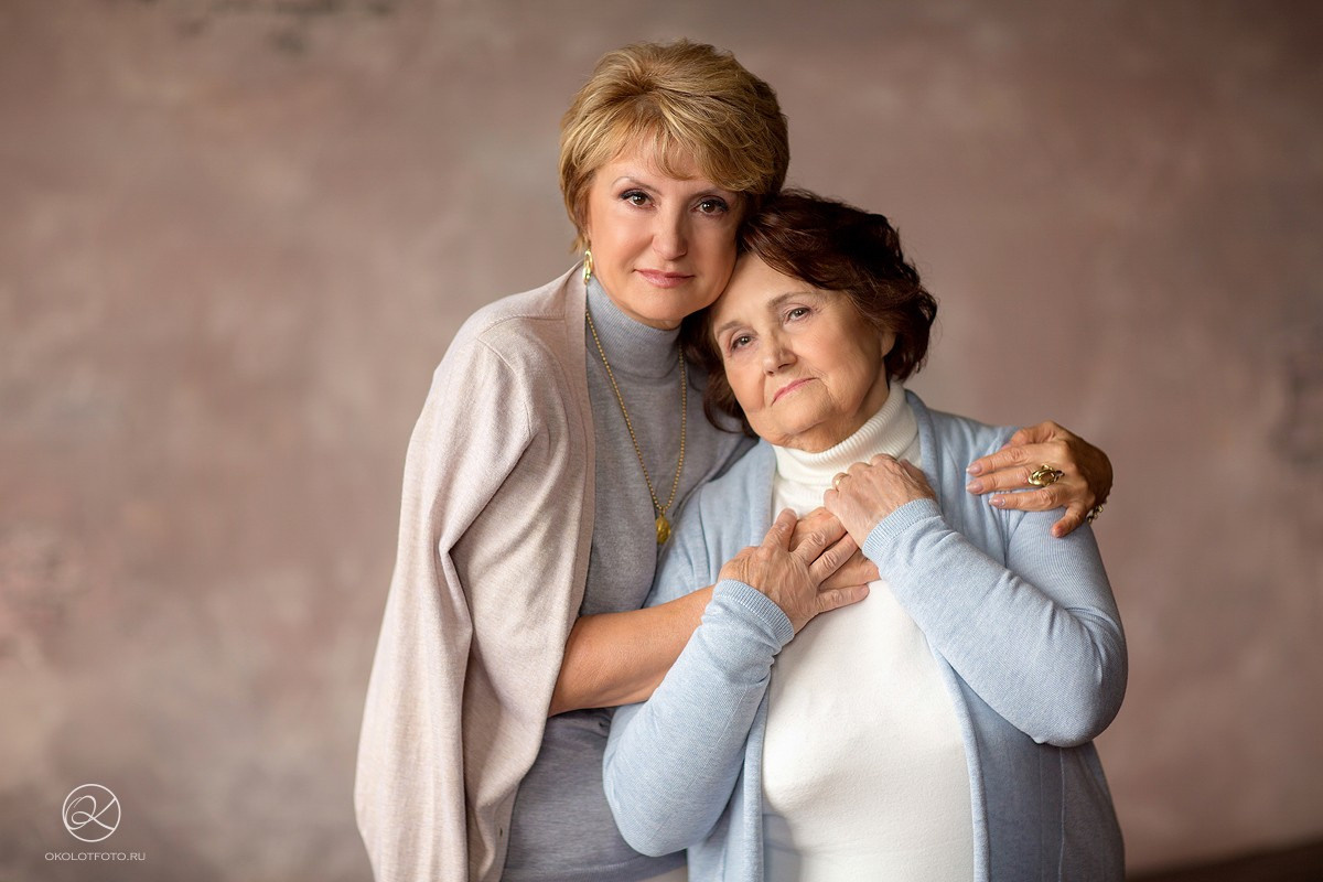 Фотосессия большой семьи в студии