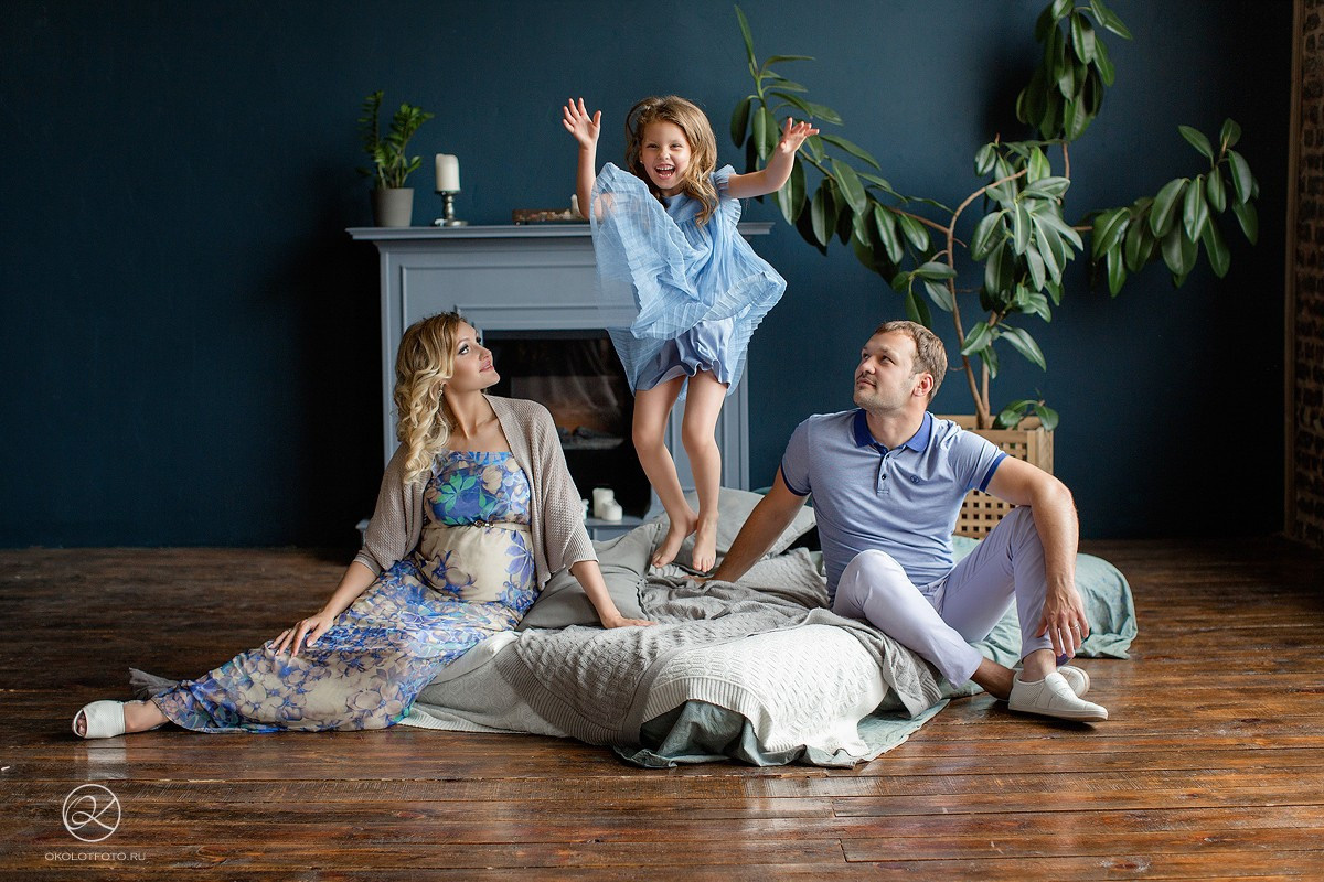 Фотосессия большой семьи в студии