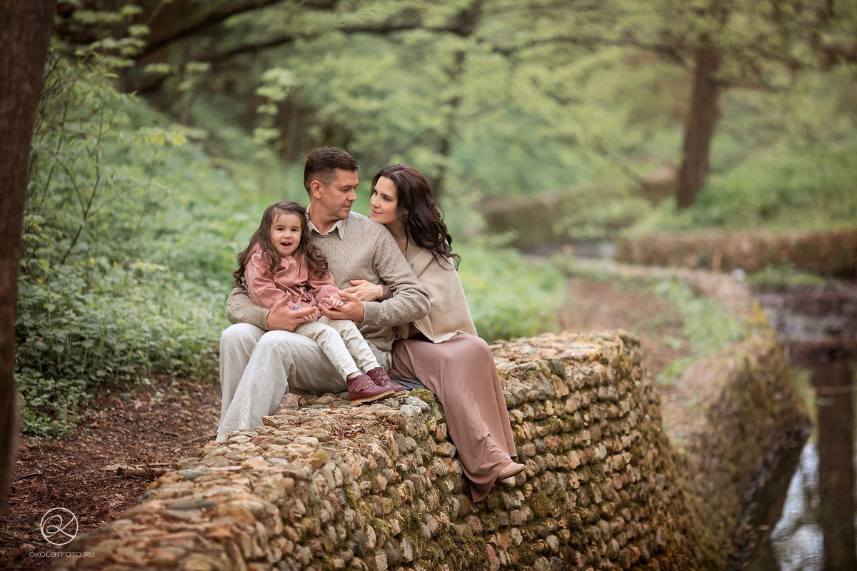Фотосессия большой семьи на прогулке