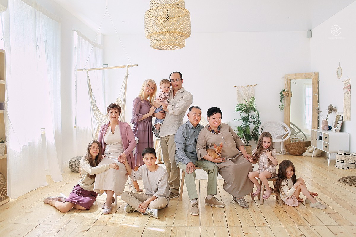 Семейная фотосессия в студии и дома Спб портфолио Насти Околот