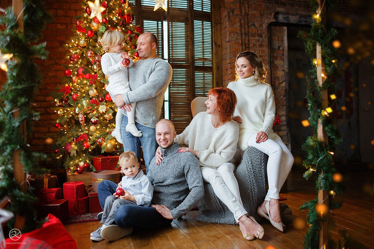 Семейная фотосессия в студии и дома Спб портфолио Насти Околот