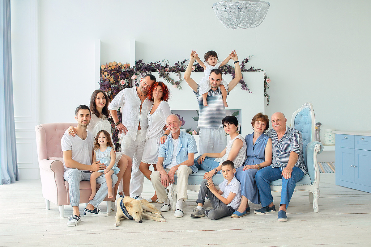 Семейная фотосессия в студии и дома Спб портфолио Насти Околот