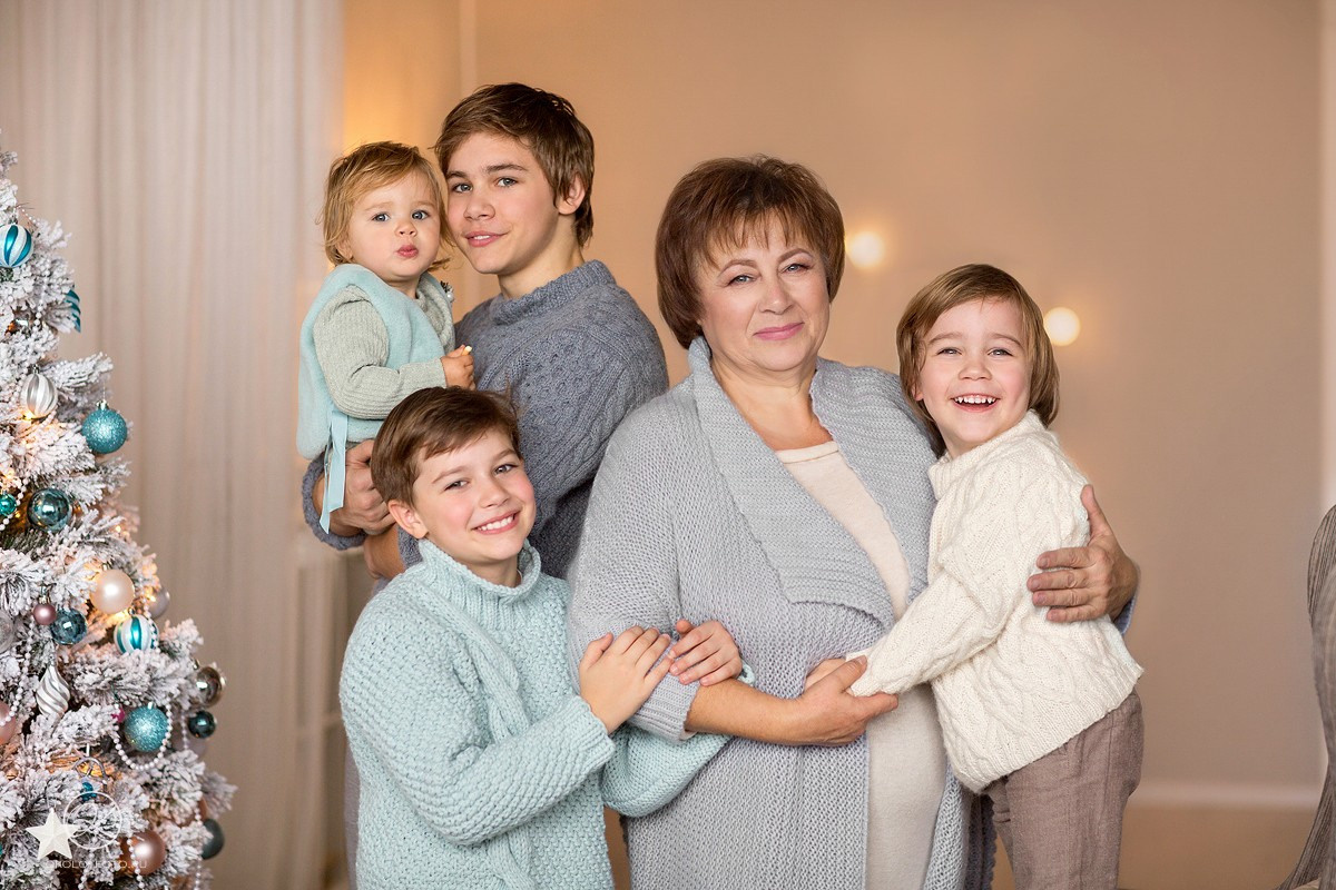 Новогодняя семейная фотосессия в студии