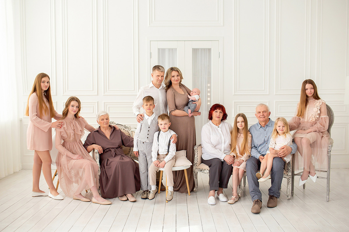Семейная фотосессия в студии и дома Спб портфолио Насти Околот