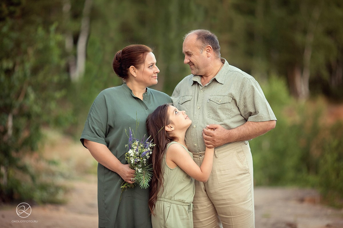 Фотосессия большой семьи на прогулке