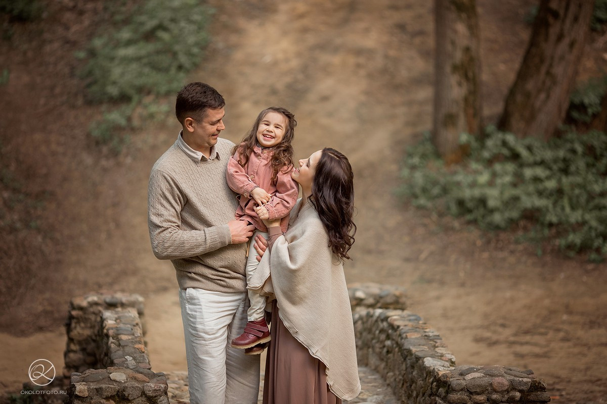 Фотосессия большой семьи на прогулке