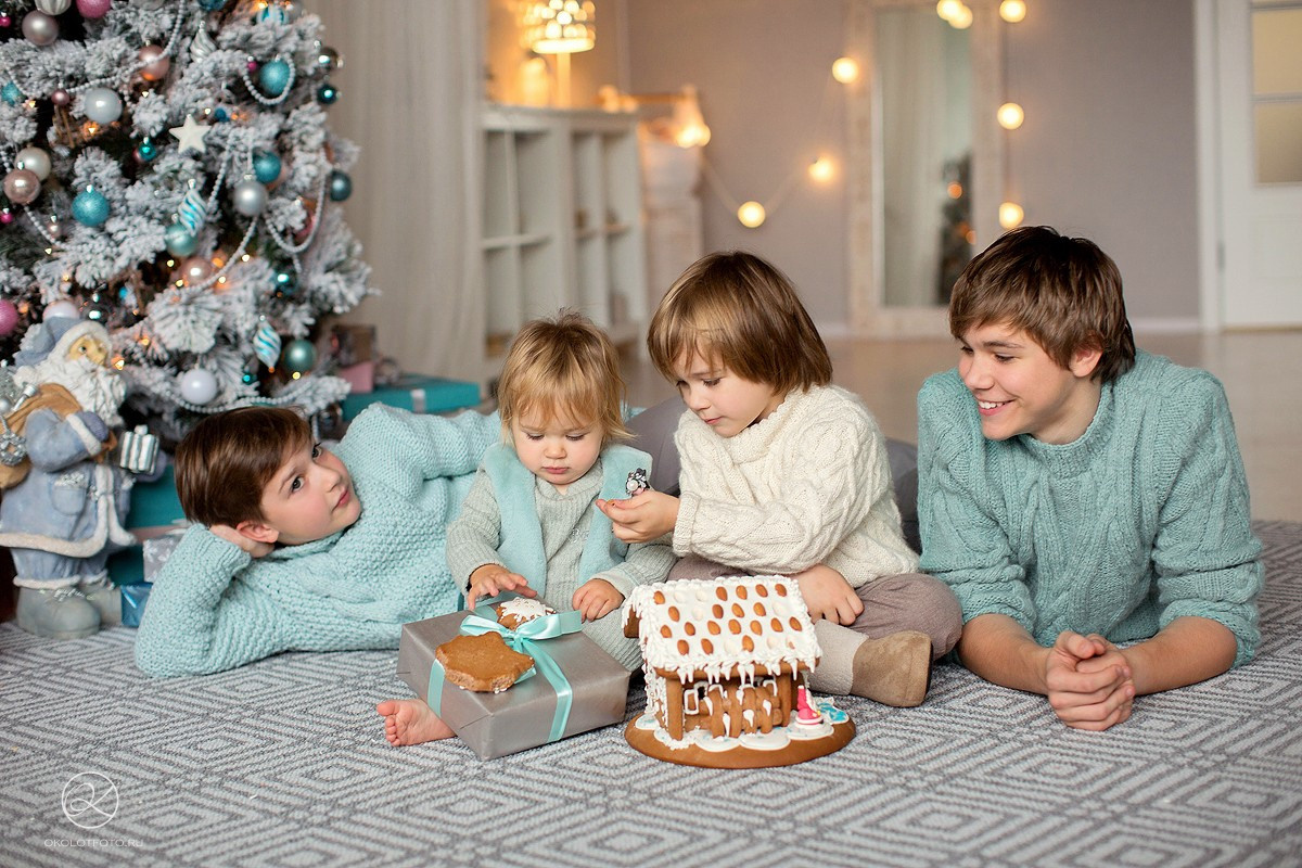 Новогодняя семейная фотосессия в студии