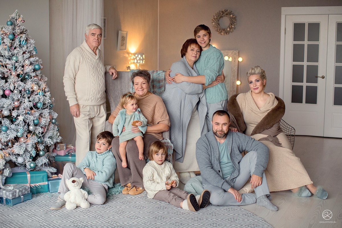 Семейная фотосессия в студии и дома Спб портфолио Насти Околот