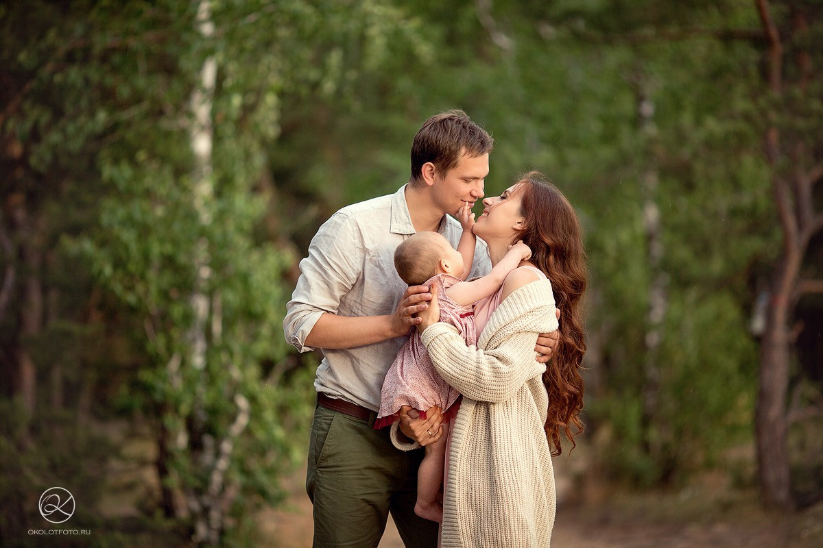 Фотосессия большой семьи на прогулке