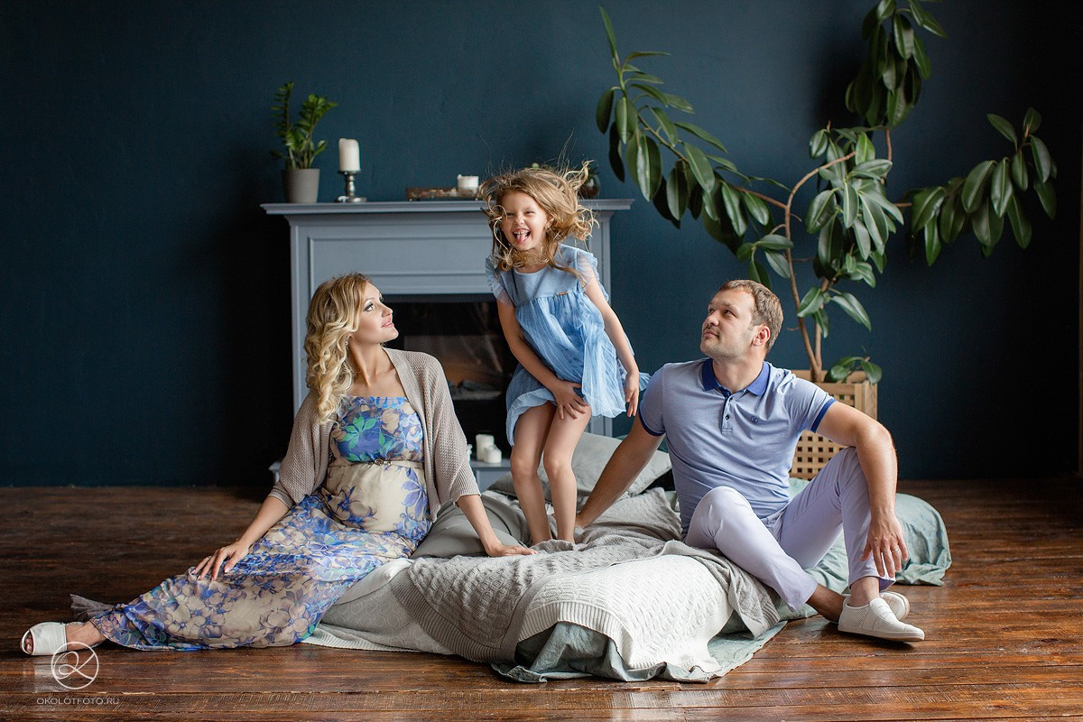 Фотосессия большой семьи в студии