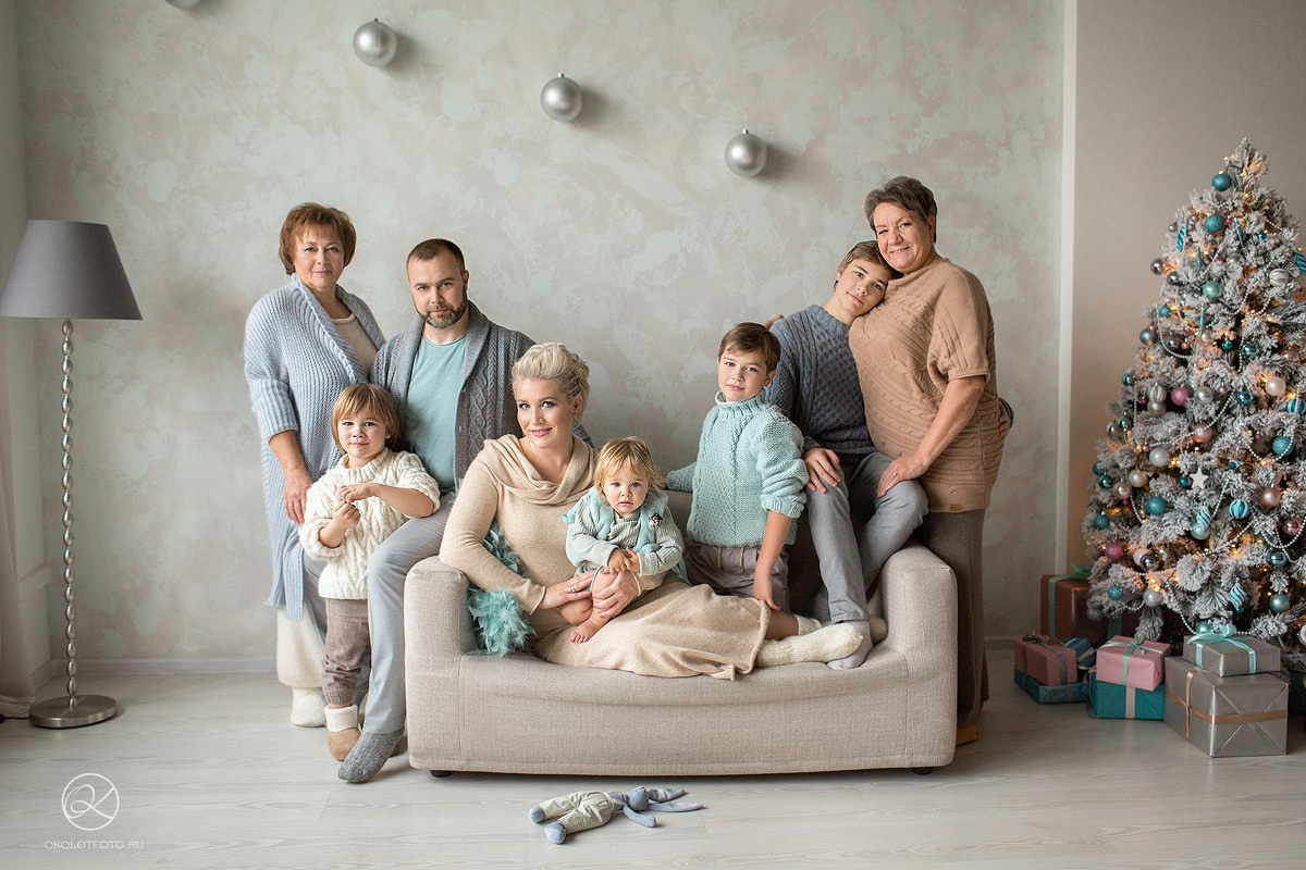 Новогодняя семейная фотосессия в студии