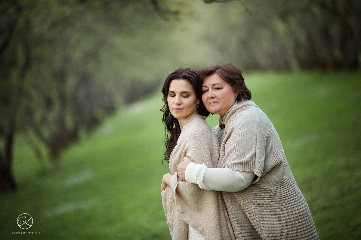 Фотосессия большой семьи на прогулке