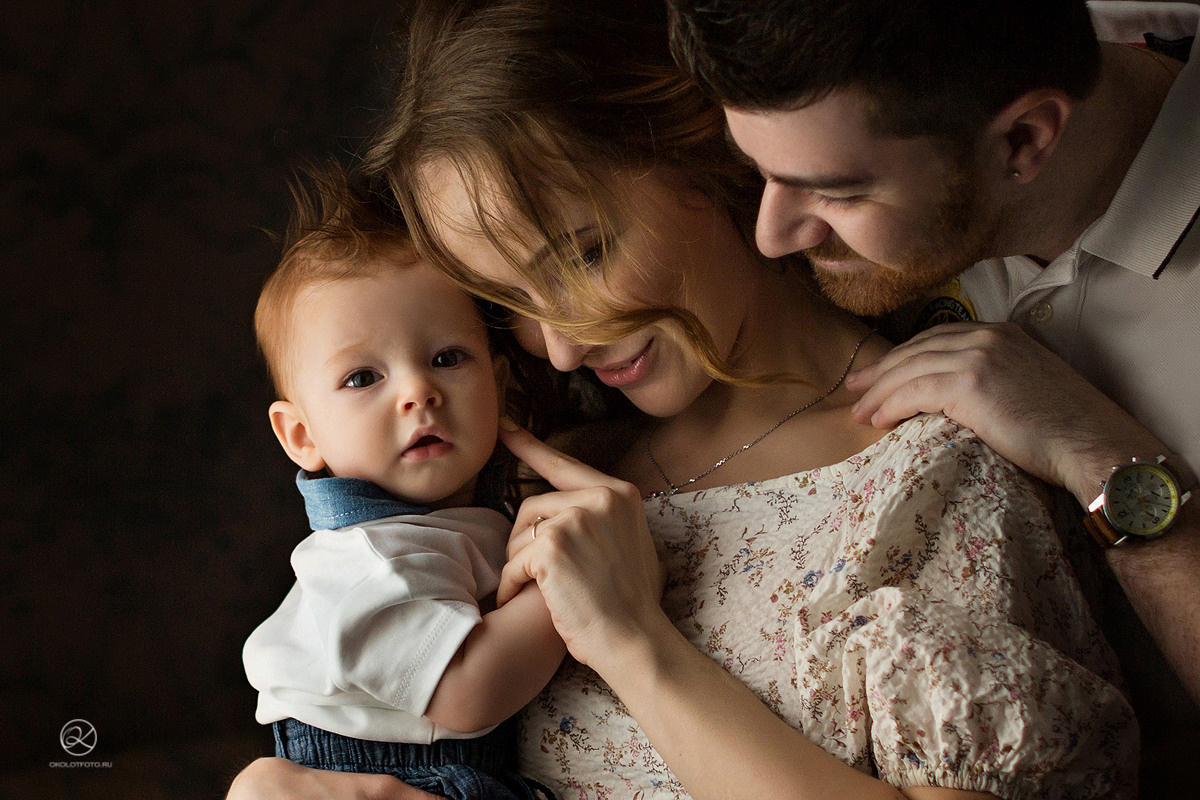 Семейная фотосессия в студии и дома Спб портфолио Насти Околот