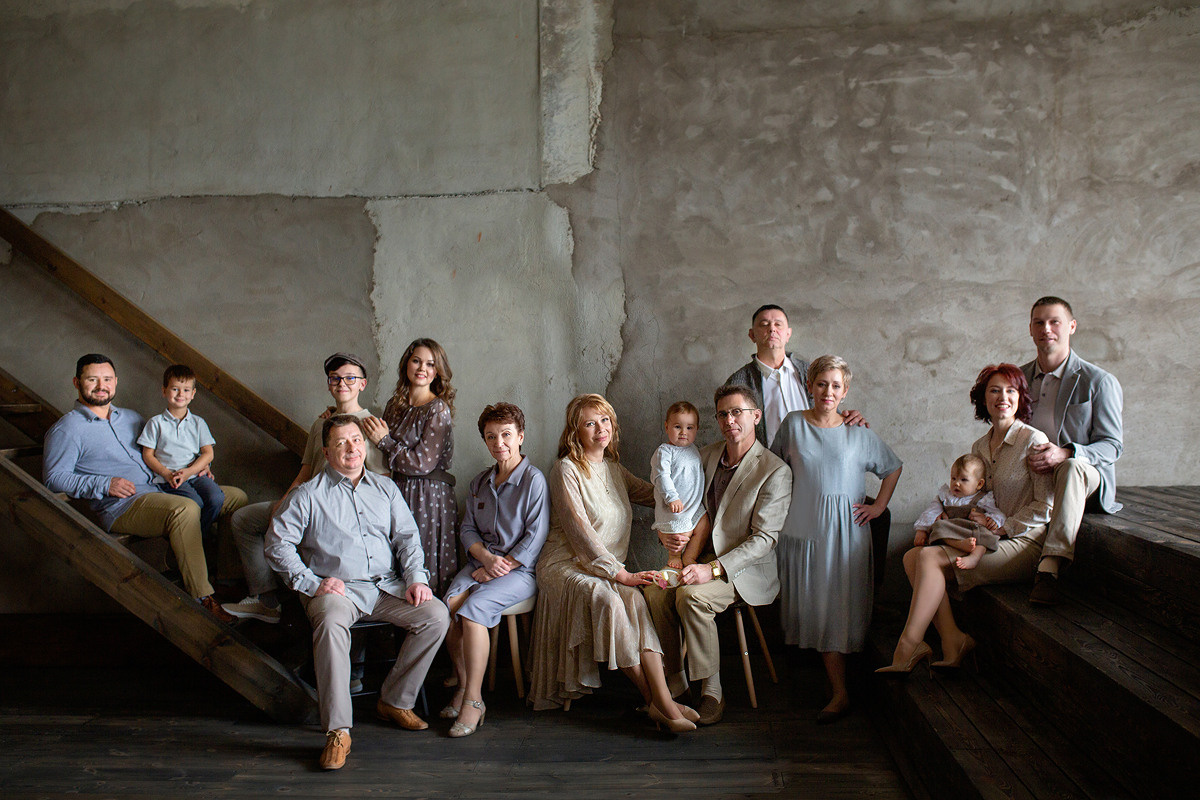 Семейная фотосессия в студии и дома Спб портфолио Насти Околот