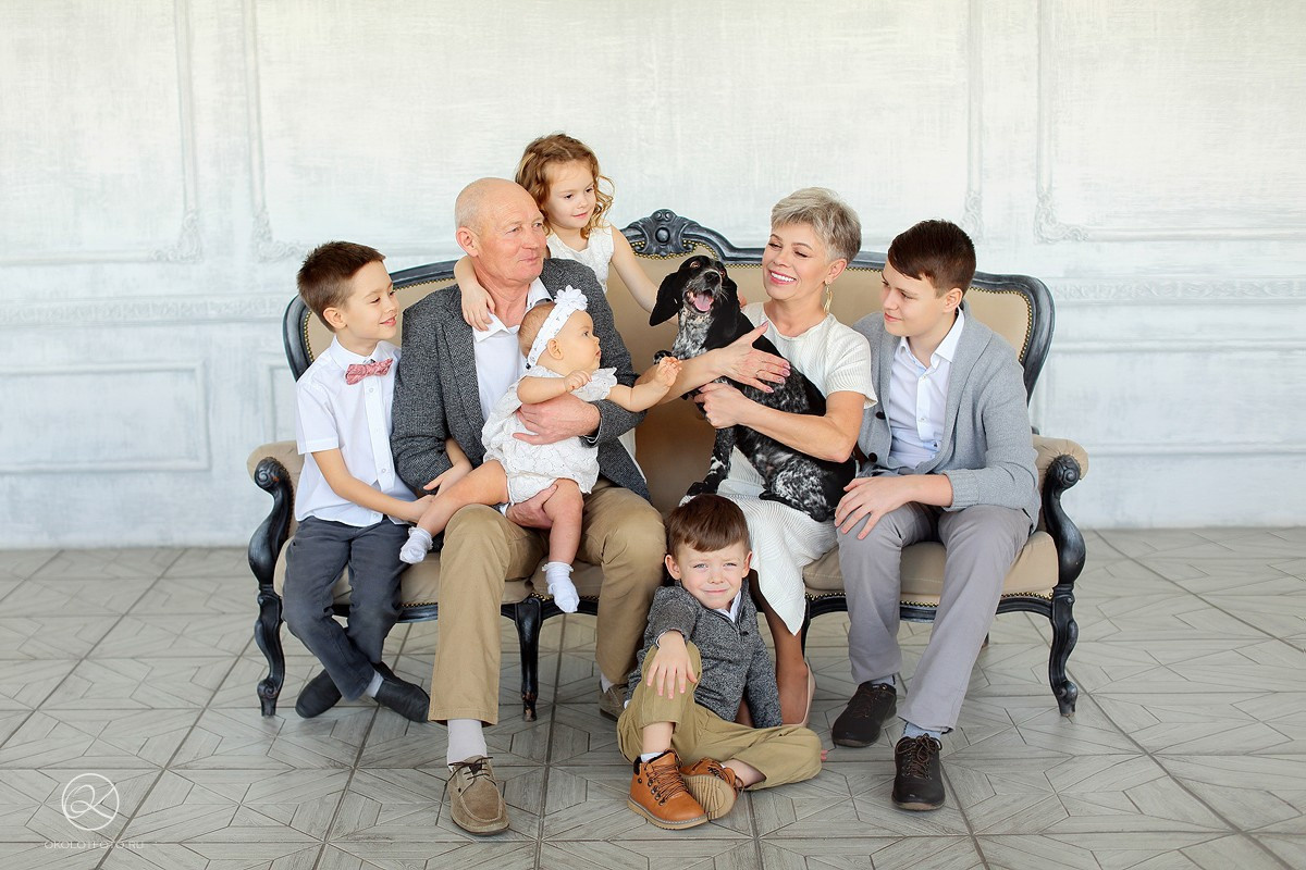 Семейная фотосессия в студии и дома Спб портфолио Насти Околот