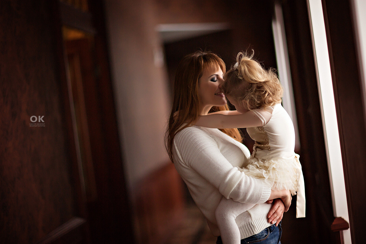 Семейная фотосессия в студии и дома Спб портфолио Насти Околот