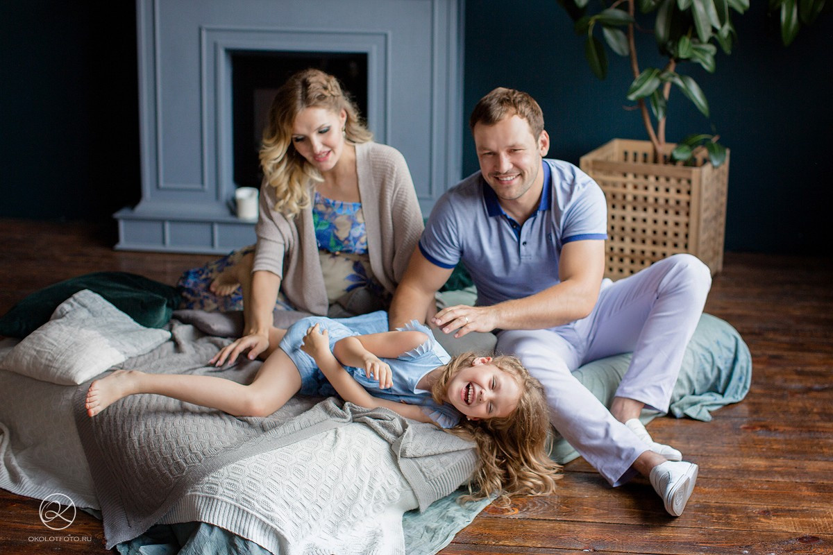 Фотосессия большой семьи в студии
