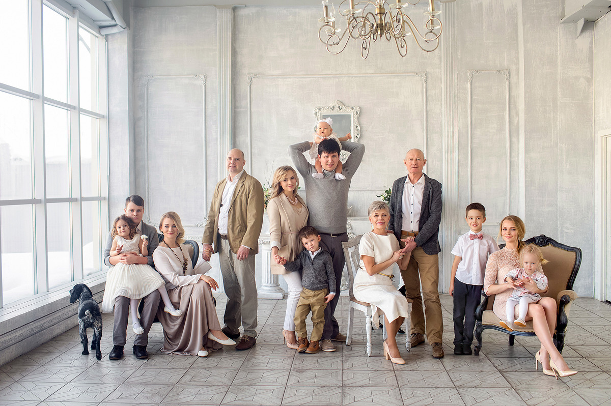 Семейная фотосессия в студии и дома Спб портфолио Насти Околот