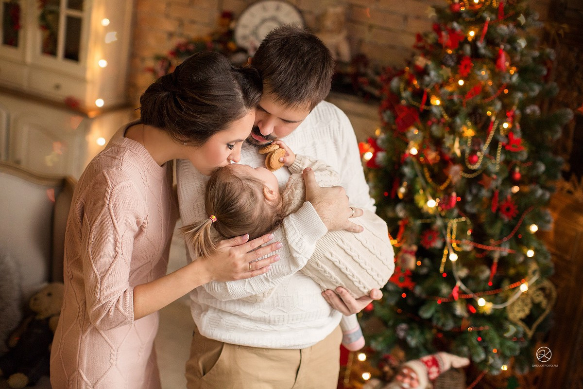 Семейная фотосессия в студии и дома Спб портфолио Насти Околот