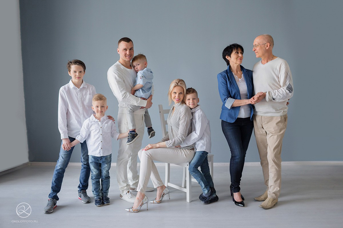Семейная фотосессия в студии и дома Спб портфолио Насти Околот