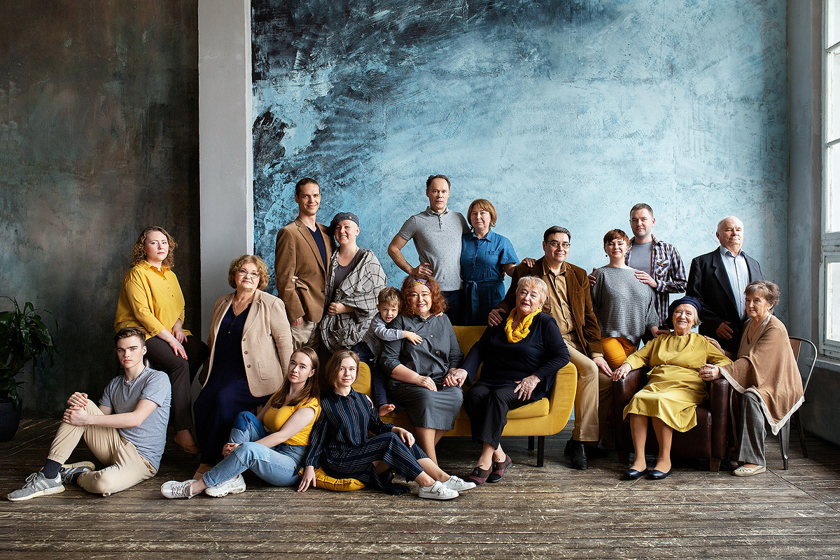 Семейная фотосессия в студии и дома Спб портфолио Насти Околот