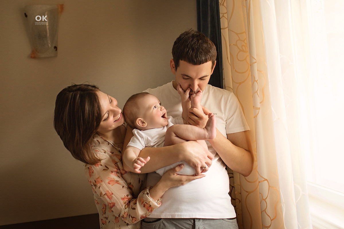 Семейная фотосессия в студии и дома Спб портфолио Насти Околот