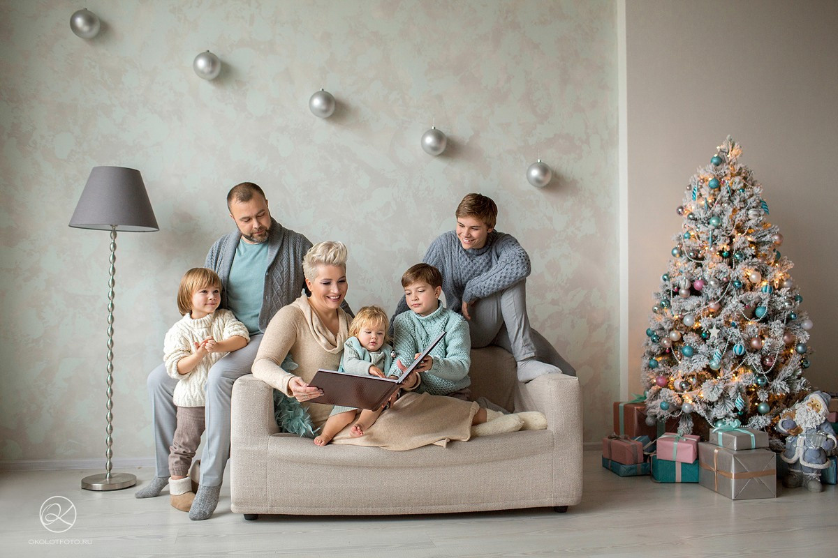 Новогодняя семейная фотосессия в студии