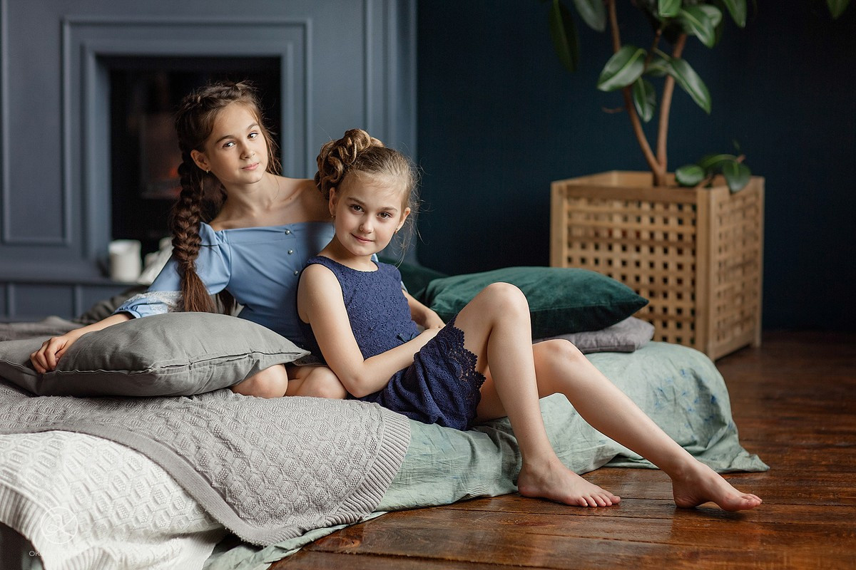 Семейная фотосессия в студии и дома Спб портфолио Насти Околот