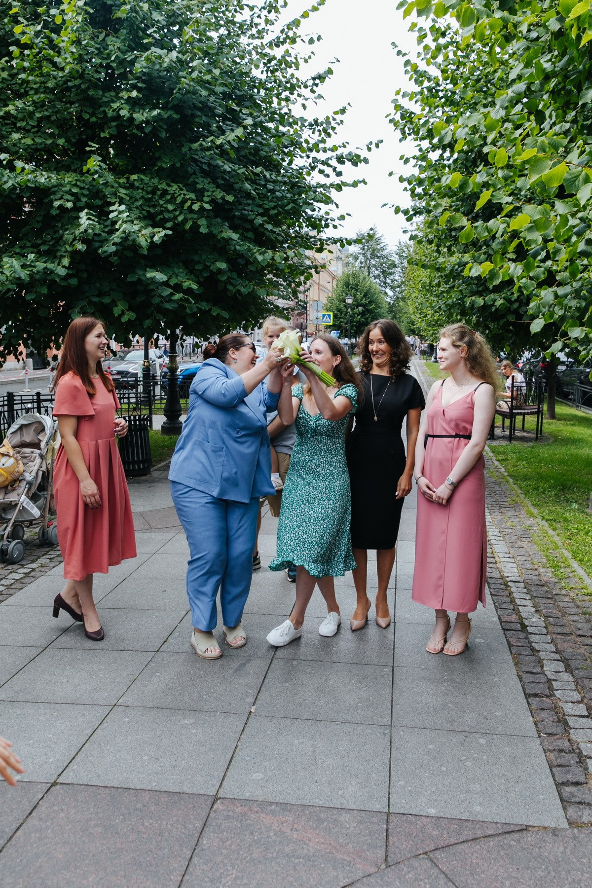 Свадебная фотопрогулка. Регистрация, прогулка, фуршет. Фотограф крещение венчание в Петербурге! Помогает подобрать храм и посоветовал душевного батюшку в СПб