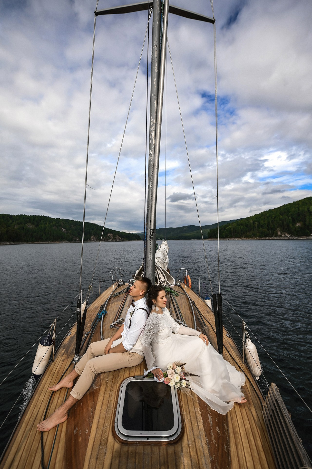 🌿 Влад и Влада — романтичная свадьба в лесу и на яхте | Камерная церемония в Красноярске. 📸 Свадебный и семейный фотограф в Красноярске Тихомиров Евгений | 17 лет опыта | 800+ свадеб