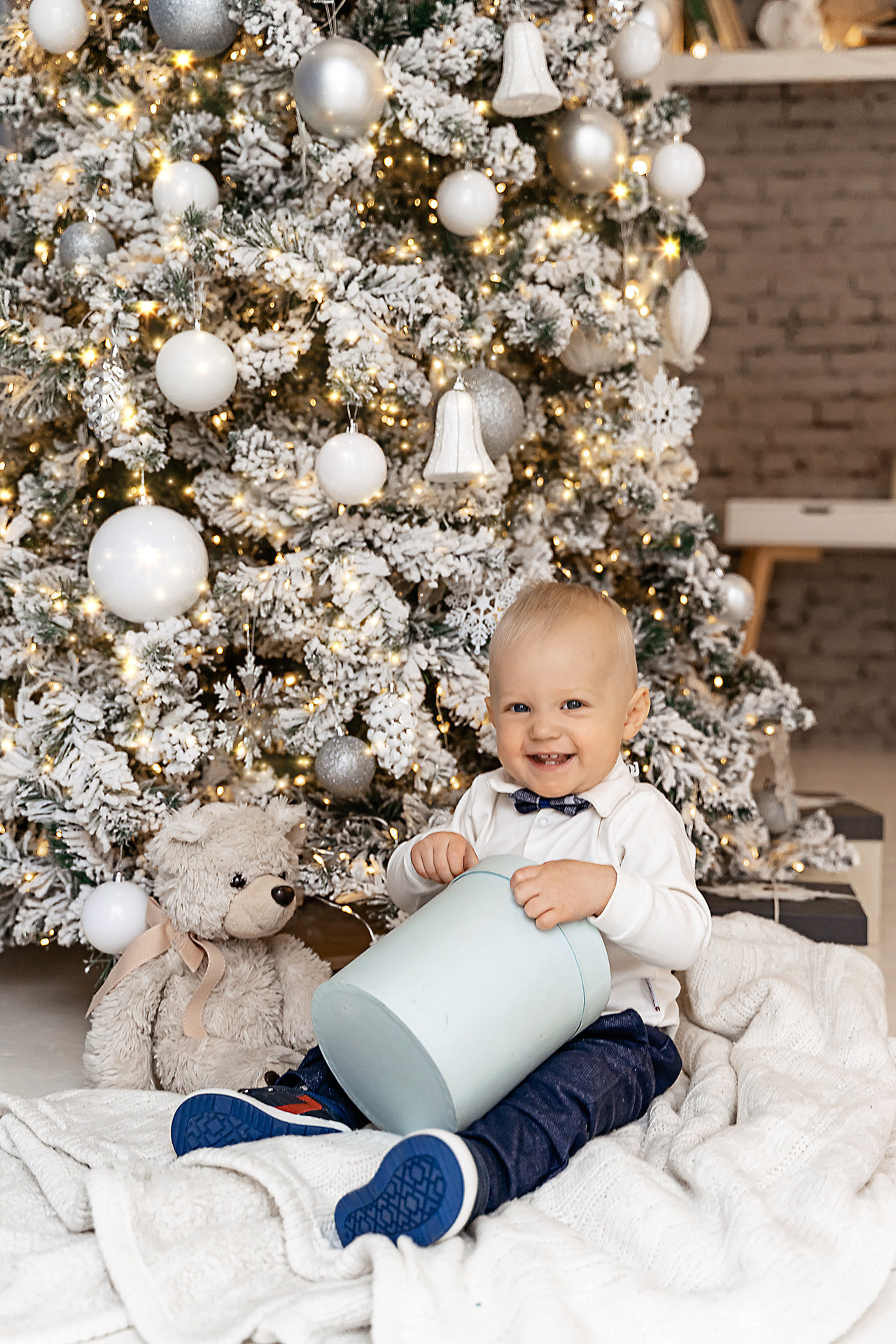 новогодняя фотосессия семейная на улице, новогодняя фотосессия в красном семейная, новогодние луки для фотосессии семейной, семейный лук для новогодней фотосессии, новогодняя фотосессия семейная в студии, домашняя новогодняя фотосессия семейная, новогодняя семейная фотосессия в черном