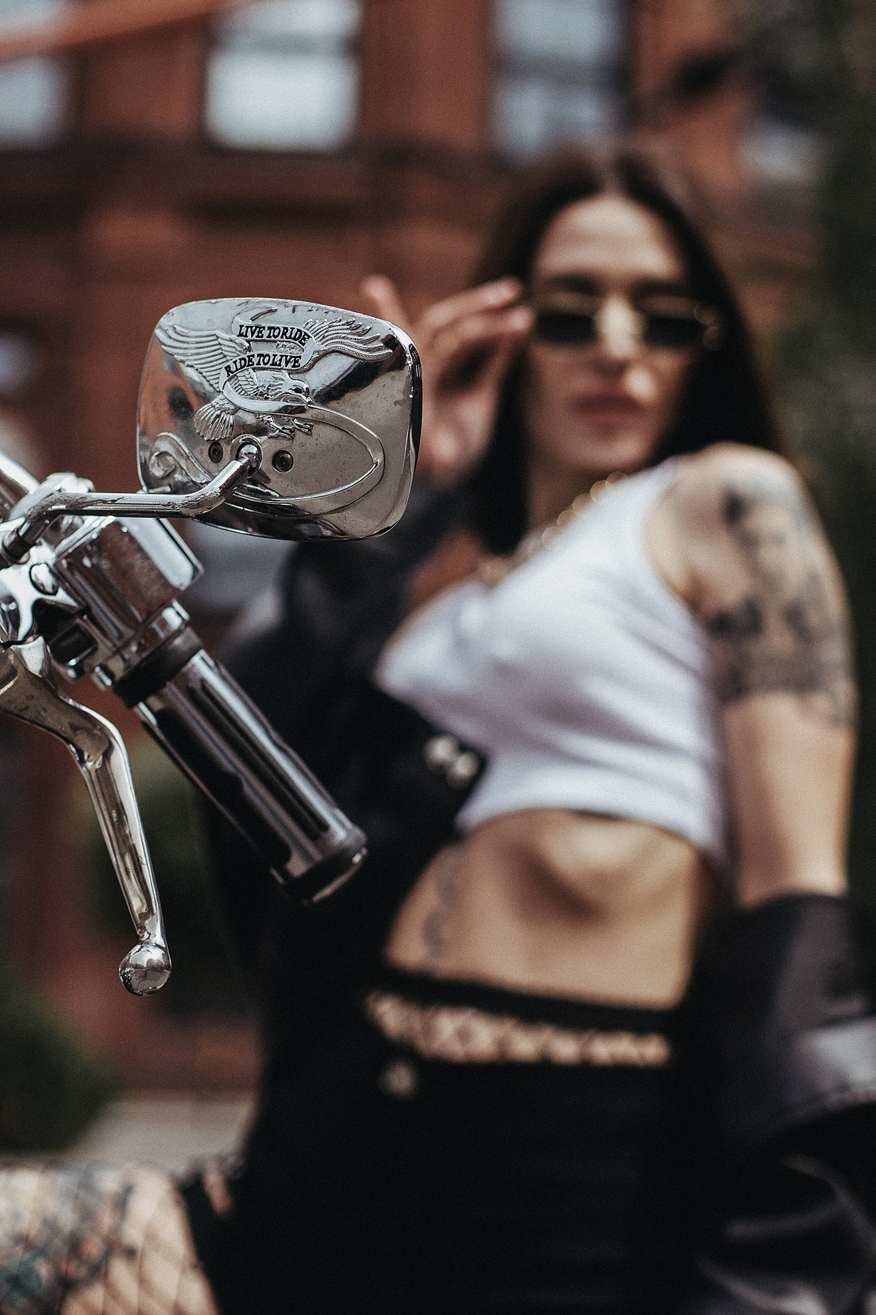 Фотосессия с байком на парковке. Семейный и детский фотограф в Москве Артём Жигурс