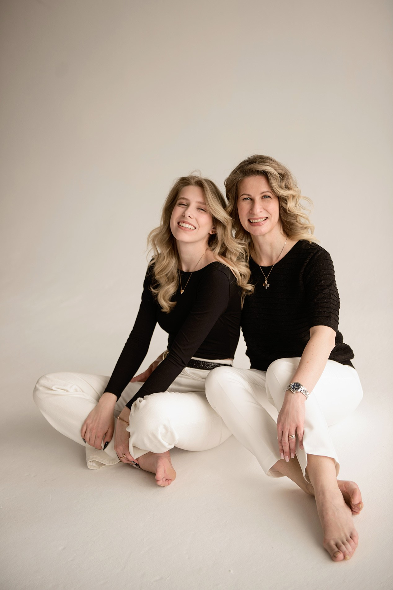 photo shoot for mom and daughter in the studio