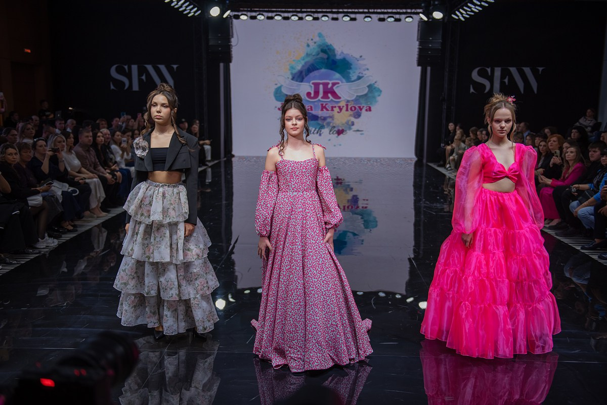 SochiFashionWeek2024 дизайнер Юлия Крылова. Семейный и коммерческий фотограф в Сочи Александр Бодунов